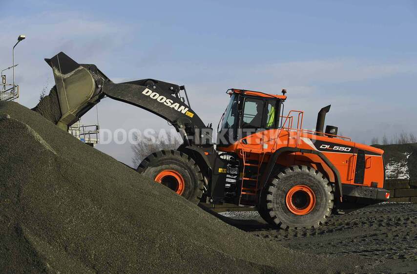 Колесный погрузчик DOOSAN DL 550A (3 SP)